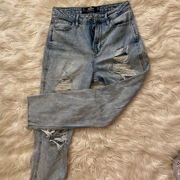 Hollister high rise mom jeans - Picture 2 of 3